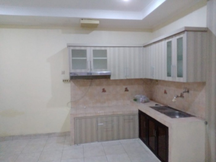 Rumah Disewakan di Taman Beverly Lippo Cikarang